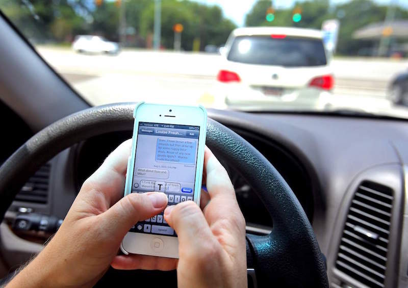 iDrop_TextingDrivingLaws_01