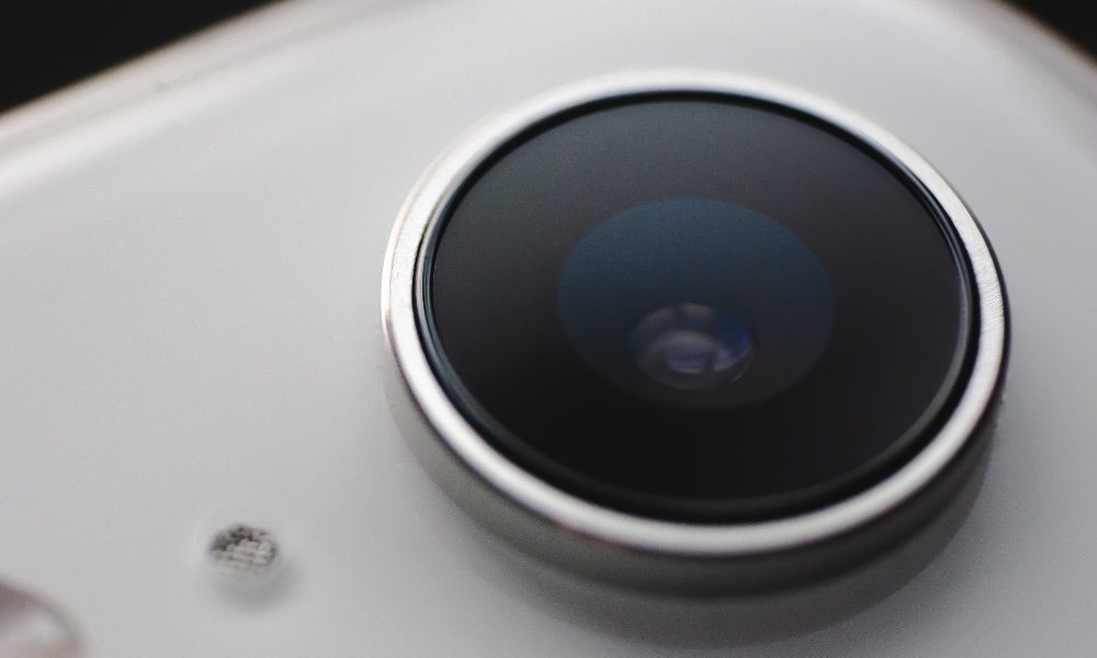 iPhone single camera lens