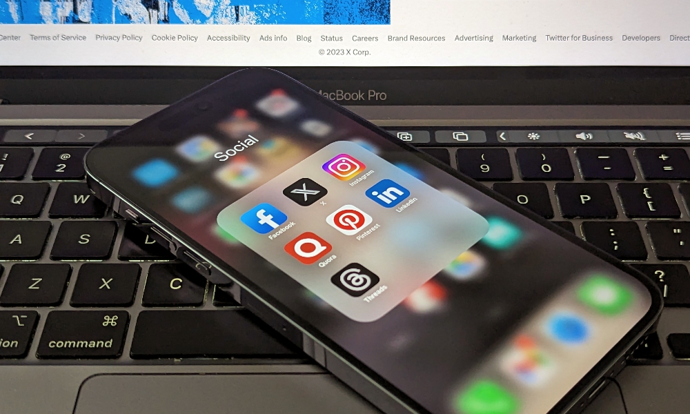 iPhone X Twitter app on MacBook keyboard iPhone X Twitter app on MacBook keyboard