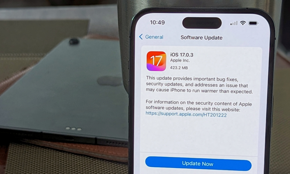 iOS 17.0.3 update hero