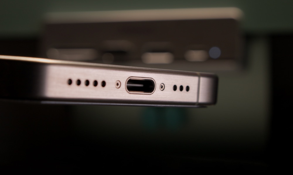 iPhone 15 Pro USB C port iPhone 15 Pro USB C port