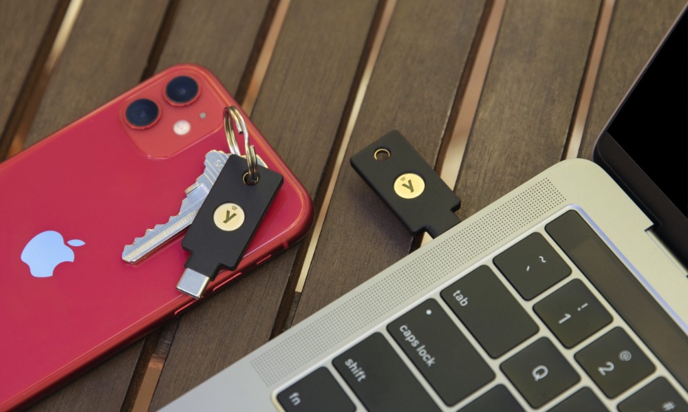 Yubikey 5CNFC lifestyle2 scaled