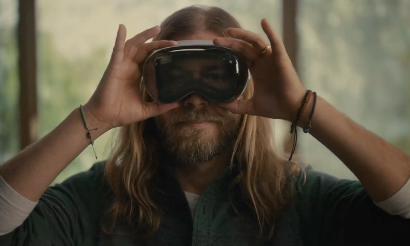 Here’s How the Vision Pro Keeps Your Private Stuff Private