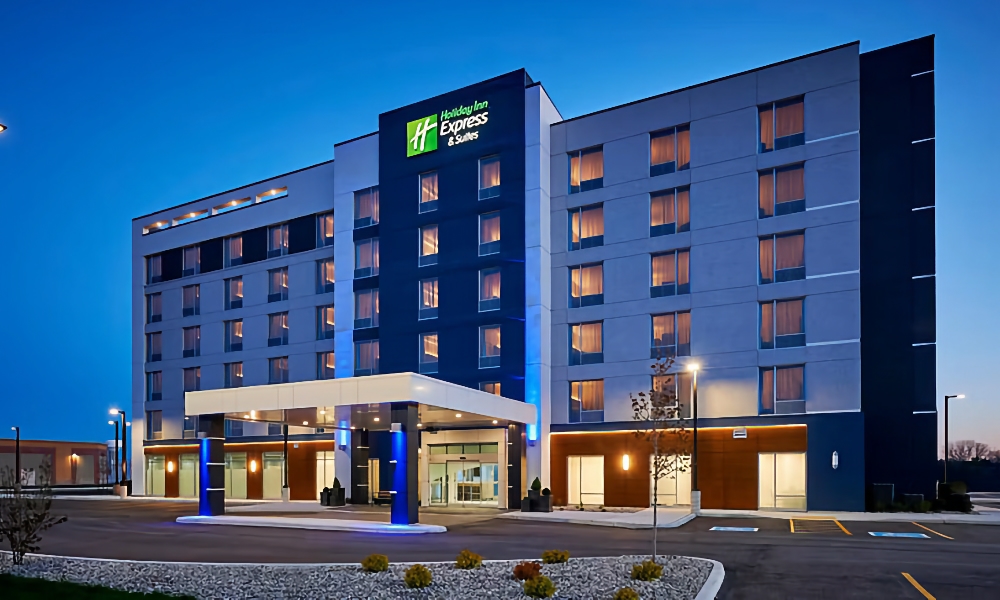 hotel holiday inn express and suites lakeshore ontario