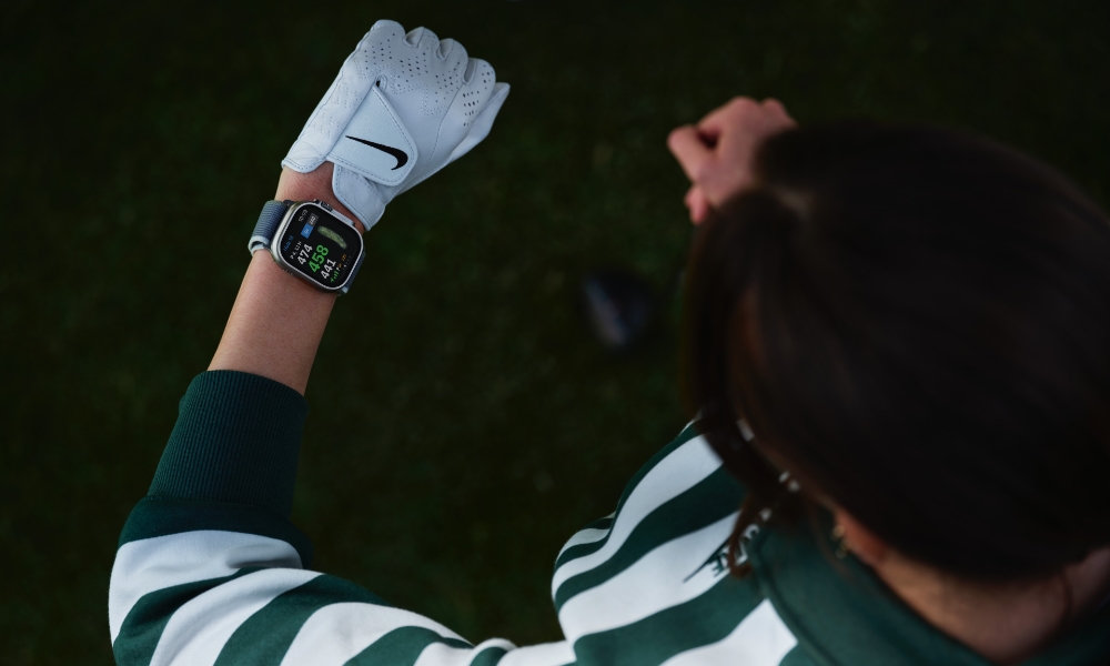 Apple Watch golf companion checking golf data