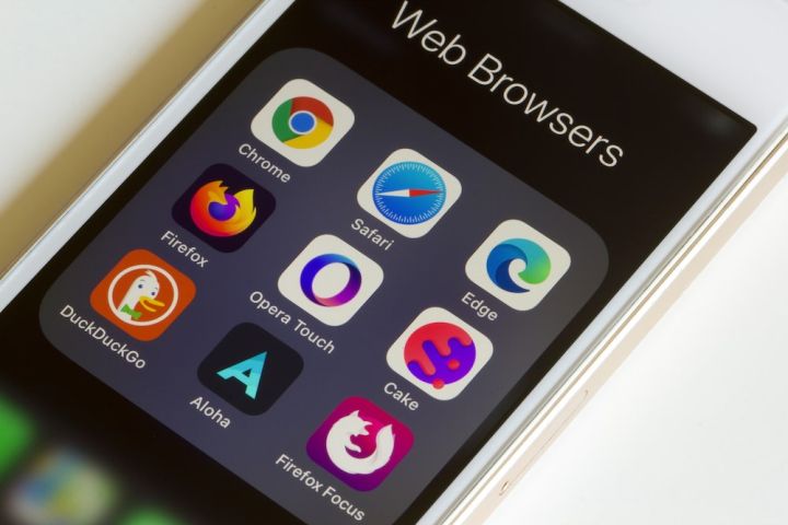 Portland, OR, USA Aug 9, 2020: Assorted web browser app icons are seen on an iPhone, such as Google Chrome, Safari, Microsoft Edge, Firefox, Opera Touch, Cake, DuckDuckGo, Aloha, and Firefox Focus.