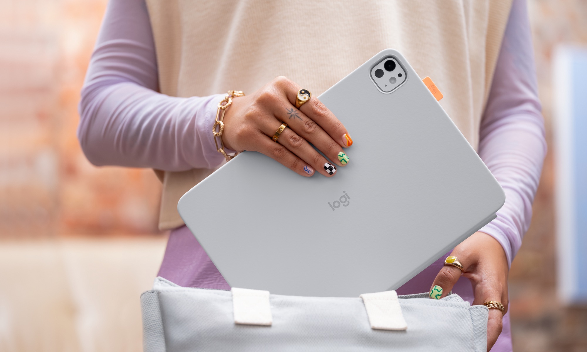 Logitech Flip Folio 4