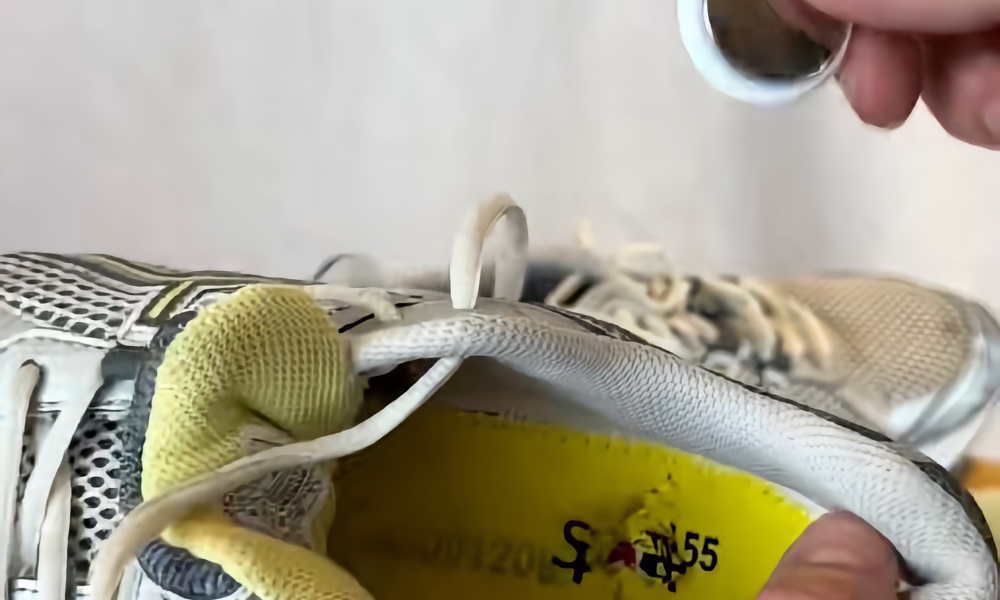 Moe Ha Sneaker AirTag TikTok