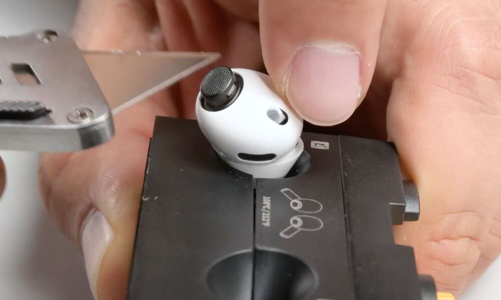 iFixit AirPods Pro 3 teardown 1