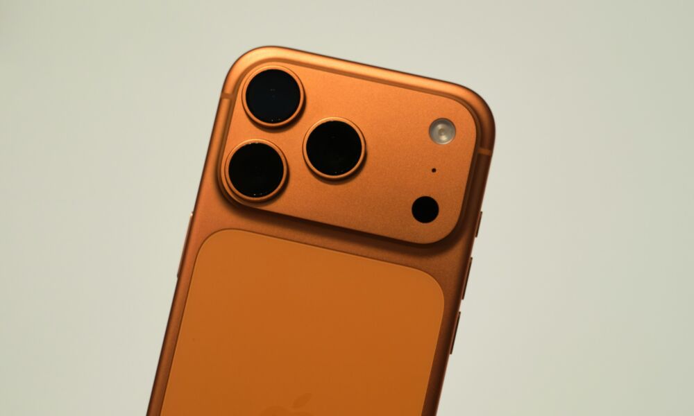 iPhone 17 Pro cosmic orange