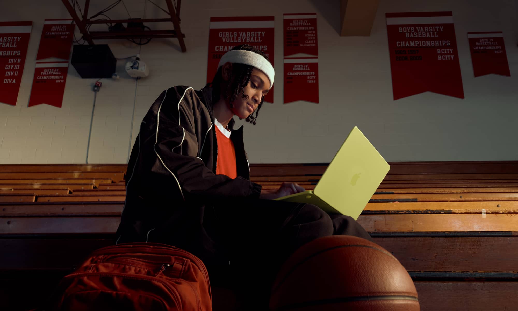 MacBook Neo delivers up to 16 hours of battery life on a single charge, making it a perfect on-the-go companion for school, work, or play.