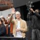 Tim Cook waving at Apple Store Chengdu China