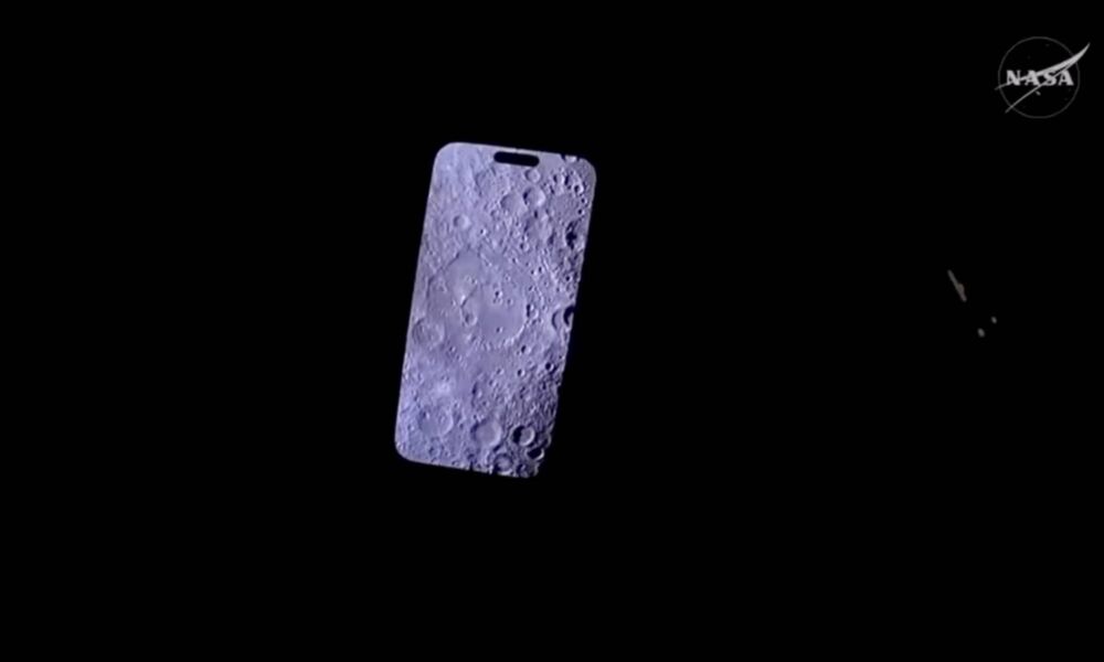 Artemis II iPhone Moon surface photo.7956d0ee27e1493bb3a4a47ec6a767ac.jpg