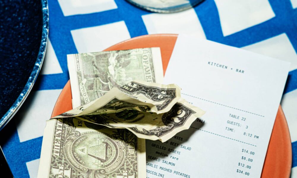 cash on restaurant bill