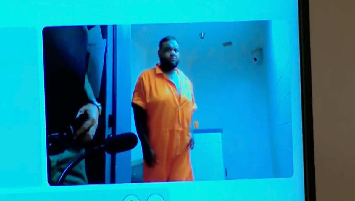 Man accused of dragging Lcop=throws ipad