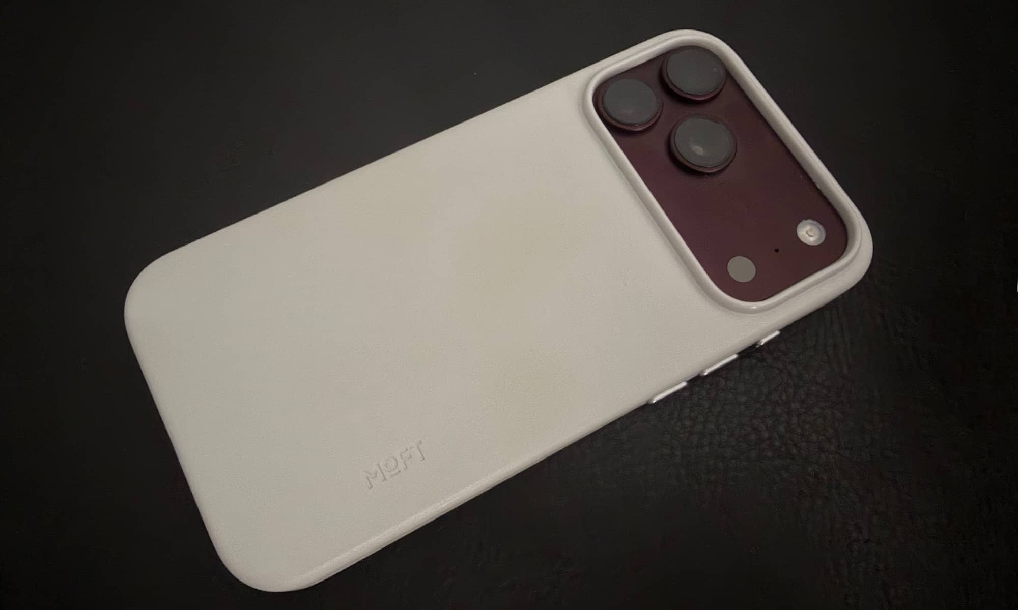MOFT MOVAS Snap Case for iPhone 17 Pro on an iPhone 18 Pro Max