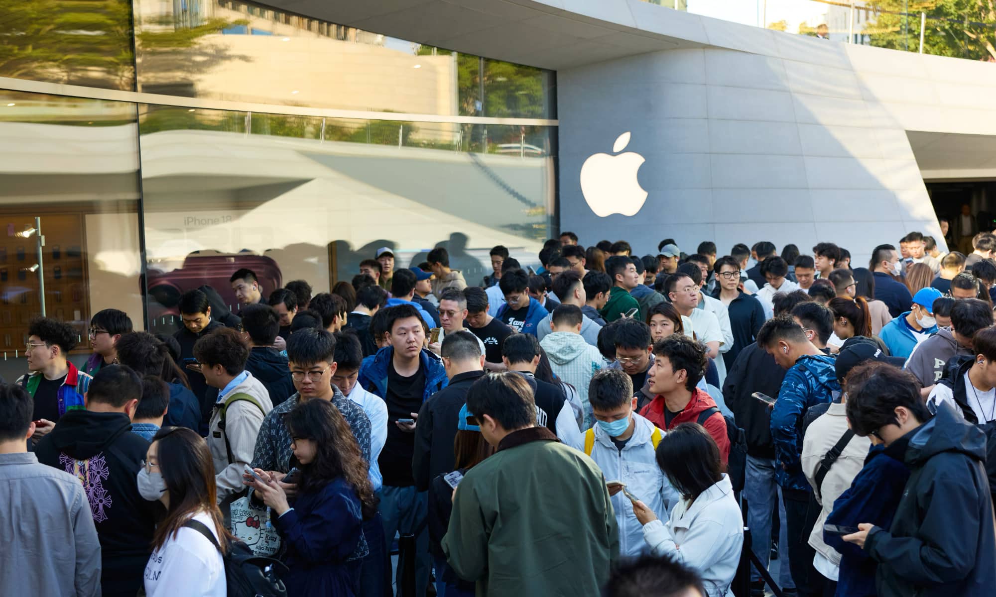 Apple Jingan Shanghai store queue