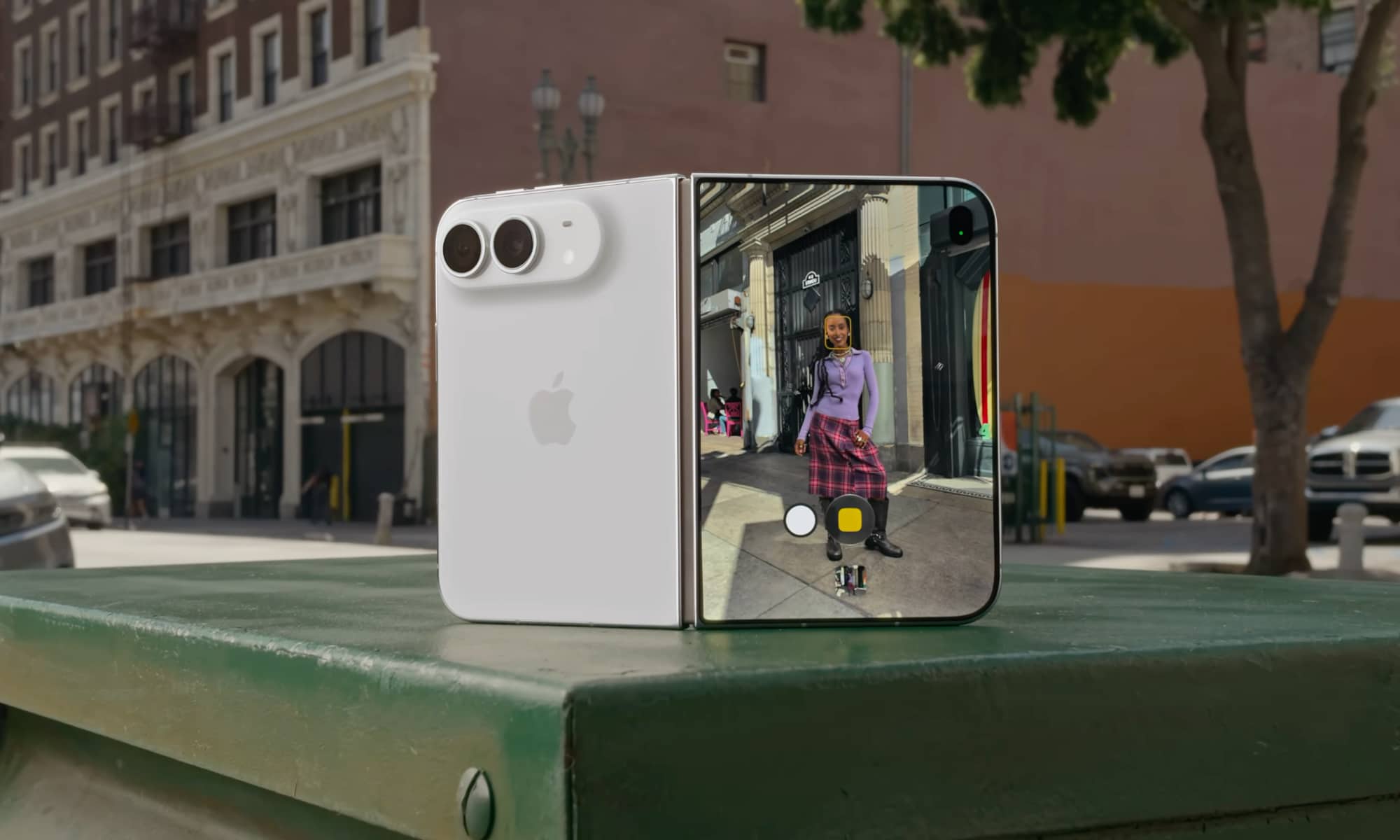 iPhone Duo selfie